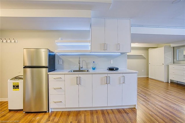 Bsmt - 52 Dartmouth Gate