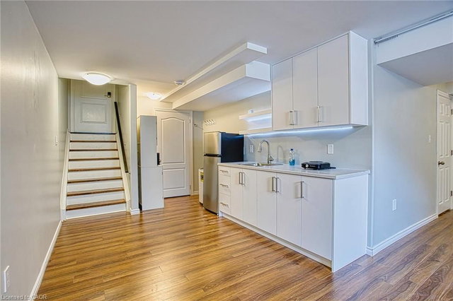 Bsmt - 52 Dartmouth Gate