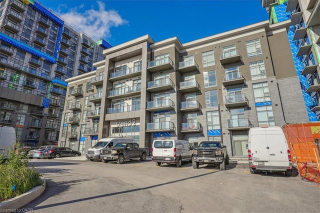 815 - 460 Dundas Street E