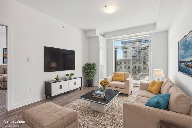 815 - 460 Dundas Street E