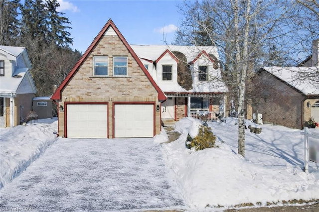 33 Manitoulin Crescent