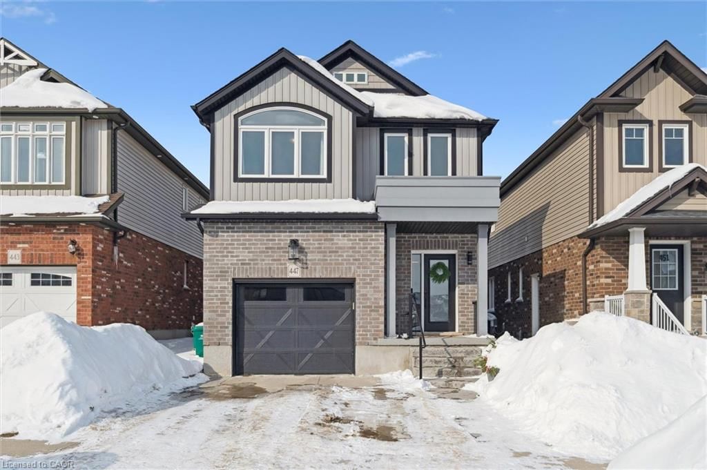 Single Family Residence sold at 447 Moorlands Crescent, Kitchener, ON, N2P 0C9 - Pioneer Park/Doon/Wyldwoods - MLS: 40802402