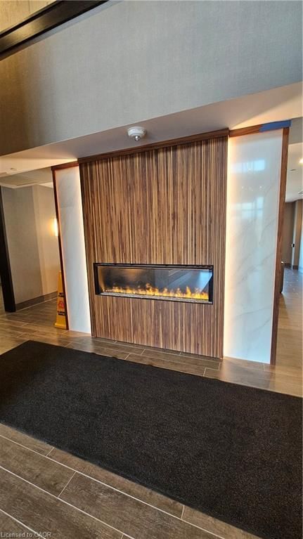 322 - 470 Dundas Street E