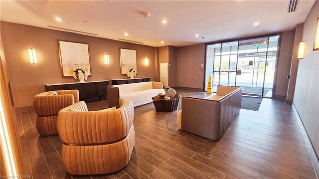 322 - 470 Dundas Street E