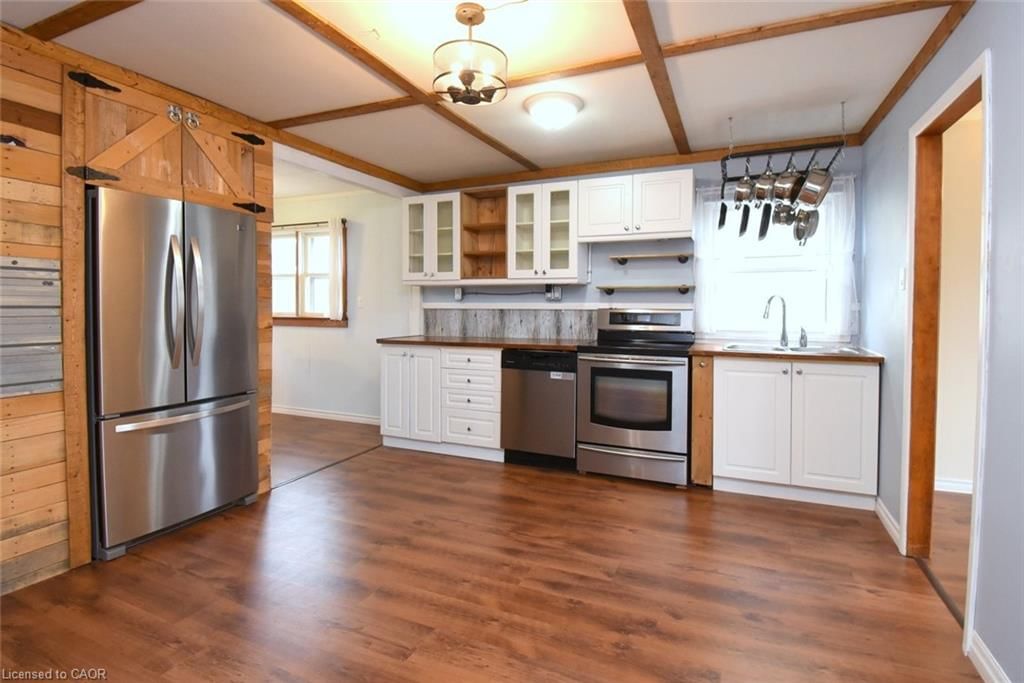 Single Family Residence for sale at 376 Tragina Avenue, Hamilton, ON, L8H 5E5 - Homeside - MLS: 40802728