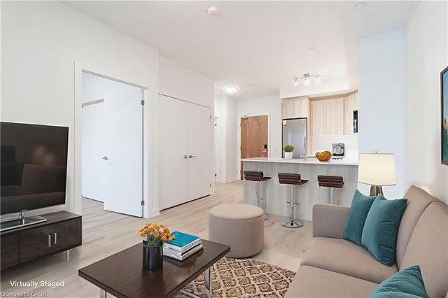 811 - 25 Wellington Street S