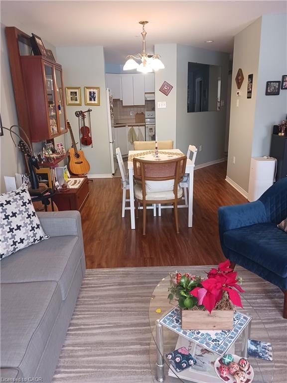 8 Huron Street photo 5