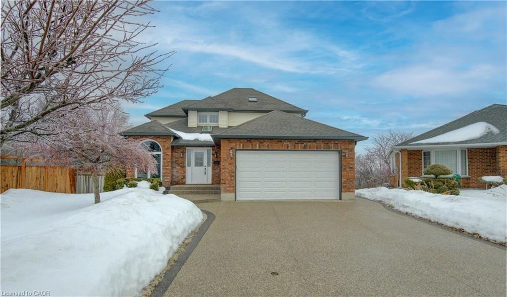 Single Family Residence sold at 224 Brembel Court, Kitchener, ON, N2B 3T7 - Grand River North - MLS: 40803789