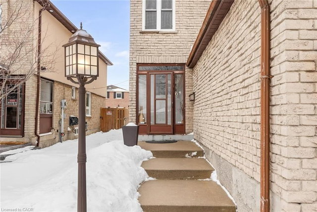 4288 Shelby Crescent