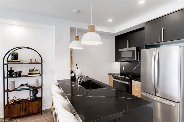 803 - 470 Dundas Street E