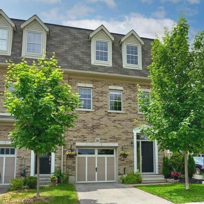 Row/Townhouse sold at 201 St Leger Street, Kitchener, ON, N2H 4M4 - Downtown Kitchener/East Ward - MLS: 40804438