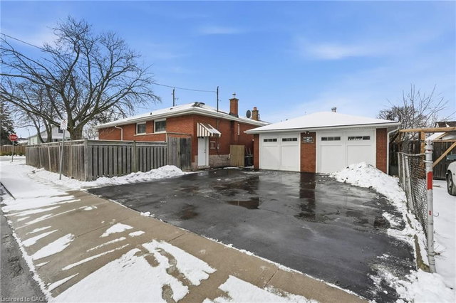 319 Vansitmart Avenue