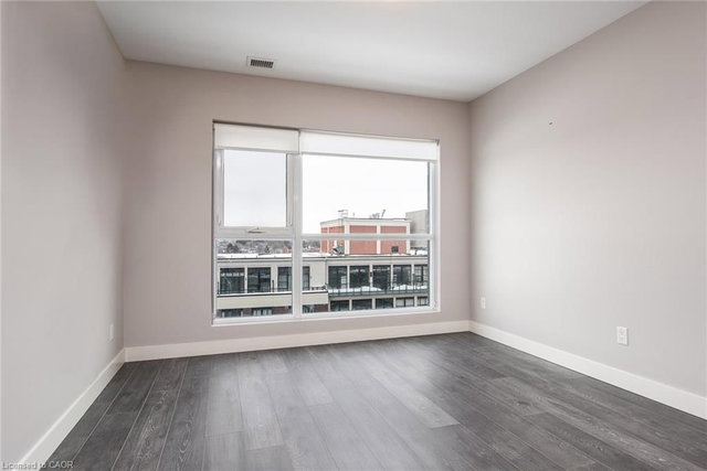 904 - 1 Victoria Street S