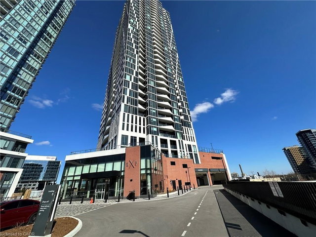 1401 - 25 Wellington Street S