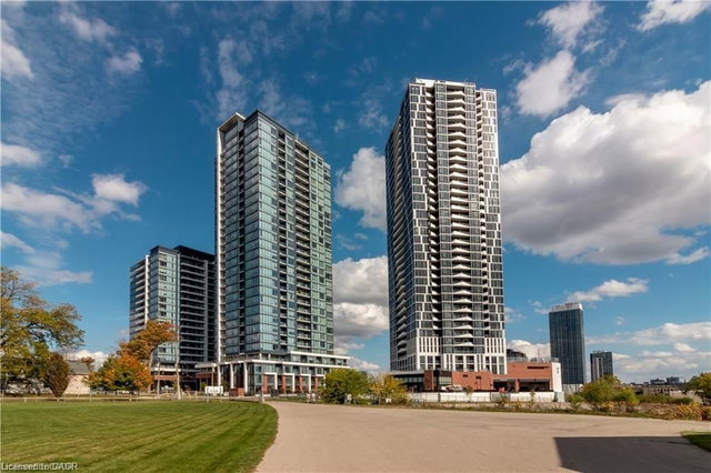 1401 - 25 Wellington Street S