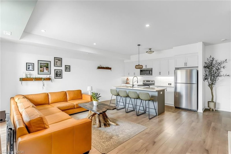 82 - 261 Woodbine Avenue