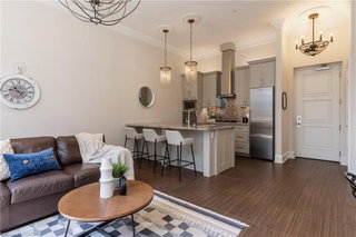 207 - 397 King Street W