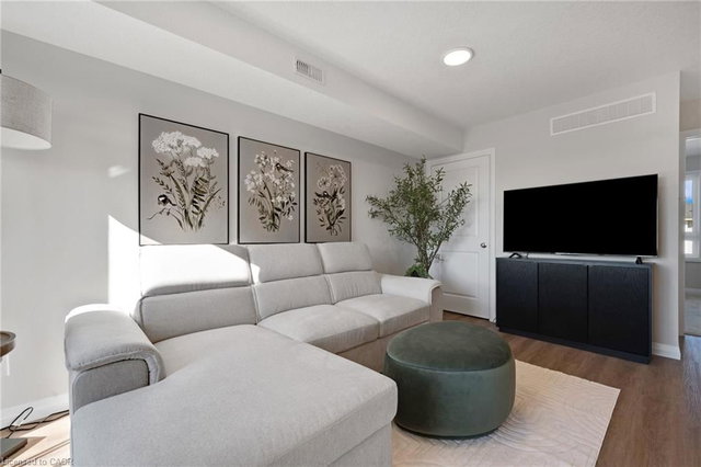 C5 - 410 Northfield Drive W