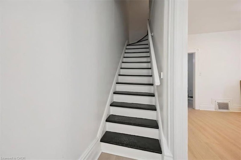 136 Paisley Street photo 5