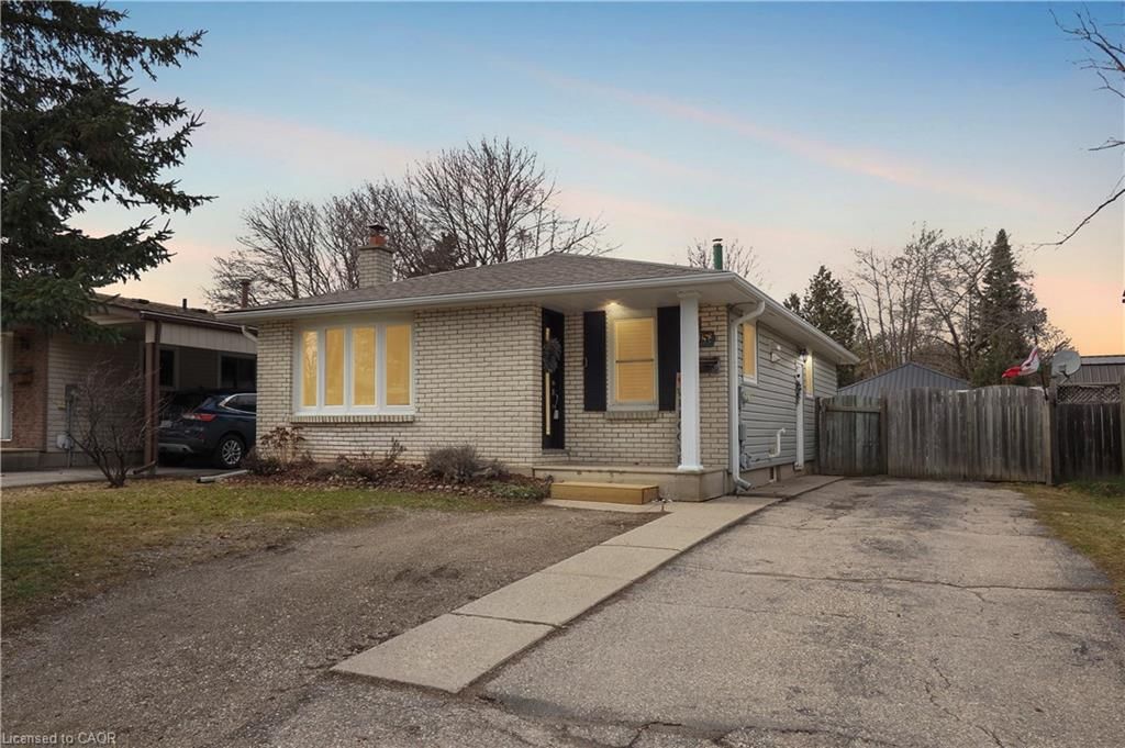 Single Family Residence sold at 15 Milton Avenue, Cambridge, ON, N3C 2Y3 - Blackbridge/Fisher Mills/Glenchristie/Hagey/Silver Heights - MLS: 40806562