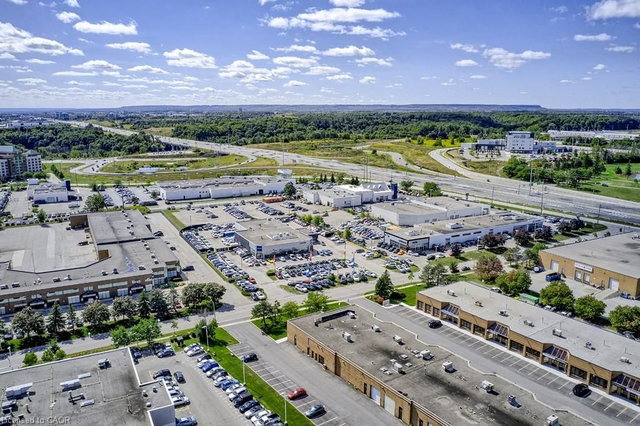 10 - 785 Pacific Road