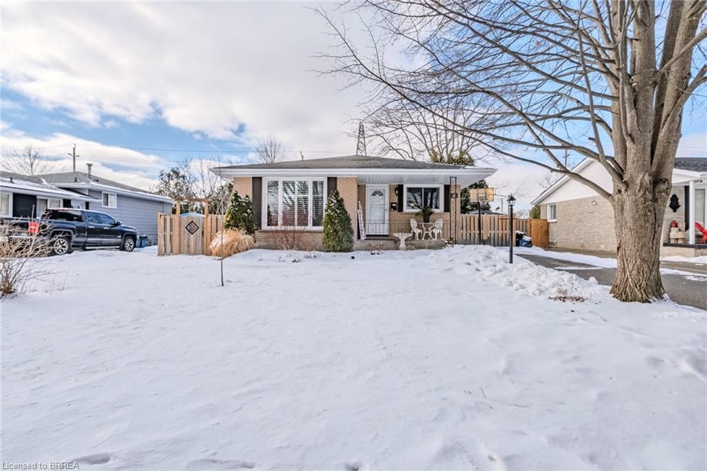 Single Family Residence sold at 18 Linden Avenue, Brantford, ON, N3S 7E2 - Echo Place - MLS: 40807407