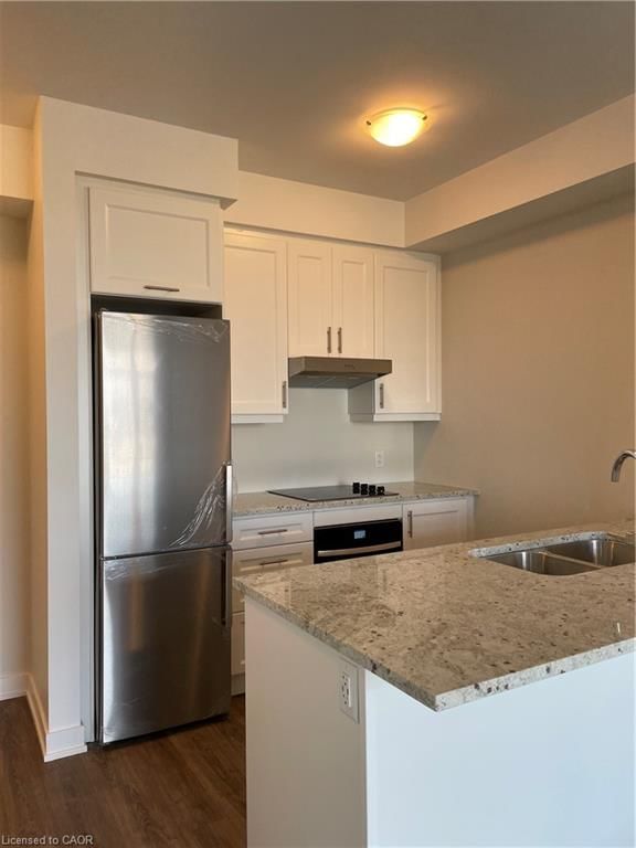 309 - 600 North Service Road