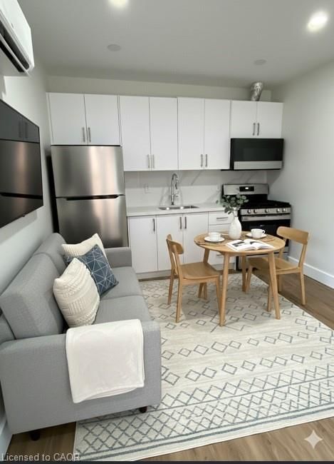 6 - 259 John Street S