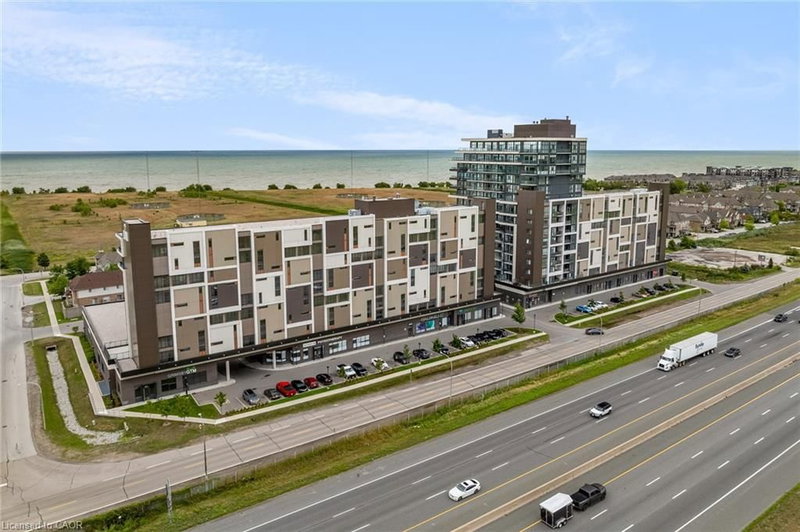 612 - 550 North Service Road