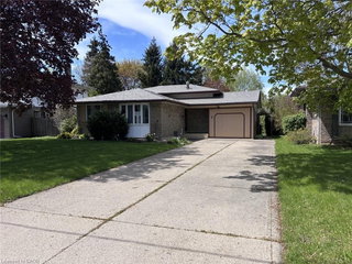 3 Governor Simcoe Drive