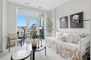 118 - 1882 Gordon Street