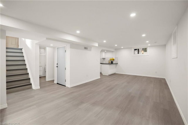 LOWER - 60 Champlain Avenue