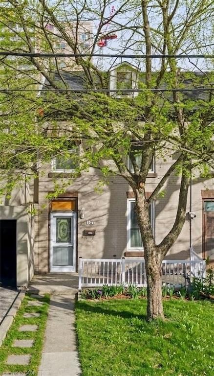 107 Queen Street S