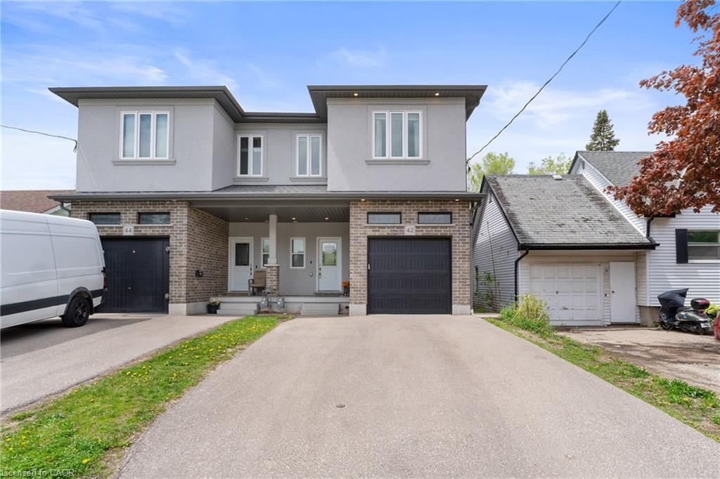 Single Family Residence sold at 42 Fifth Avenue, Kitchener, ON, N2C 1P4 - Fairview/Kingsdale - MLS: 40808932