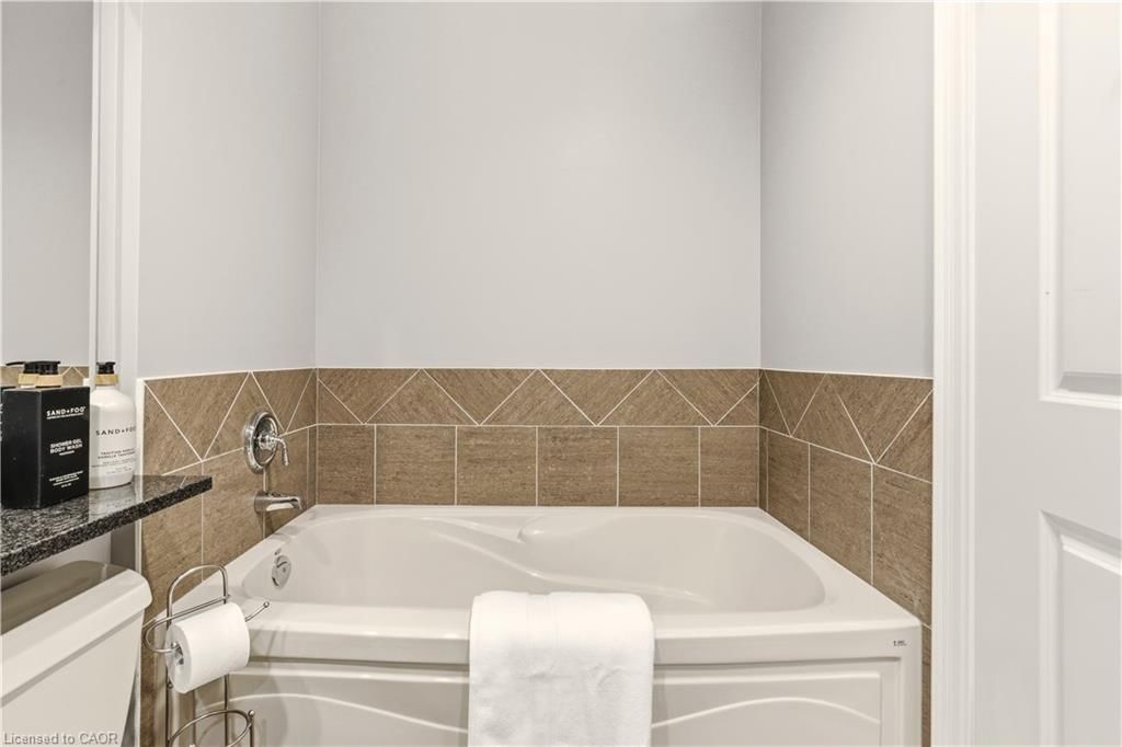 Condo/Apt Unit for sale at 804-360 Pearl Street, Burlington, ON, L7R 1E1 - Central - MLS: 40809258