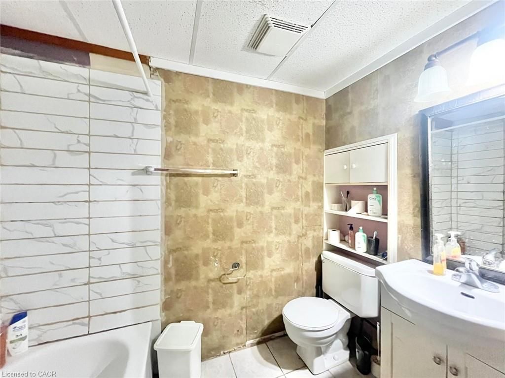 Single Family Residence for sale at 338 Fleming Drive, London, ON, N5V 4Y6 - East D - MLS: 40809393