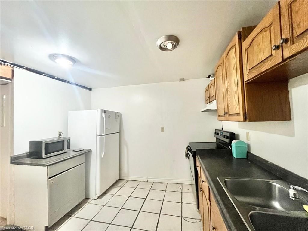 Single Family Residence for sale at 338 Fleming Drive, London, ON, N5V 4Y6 - East D - MLS: 40809393