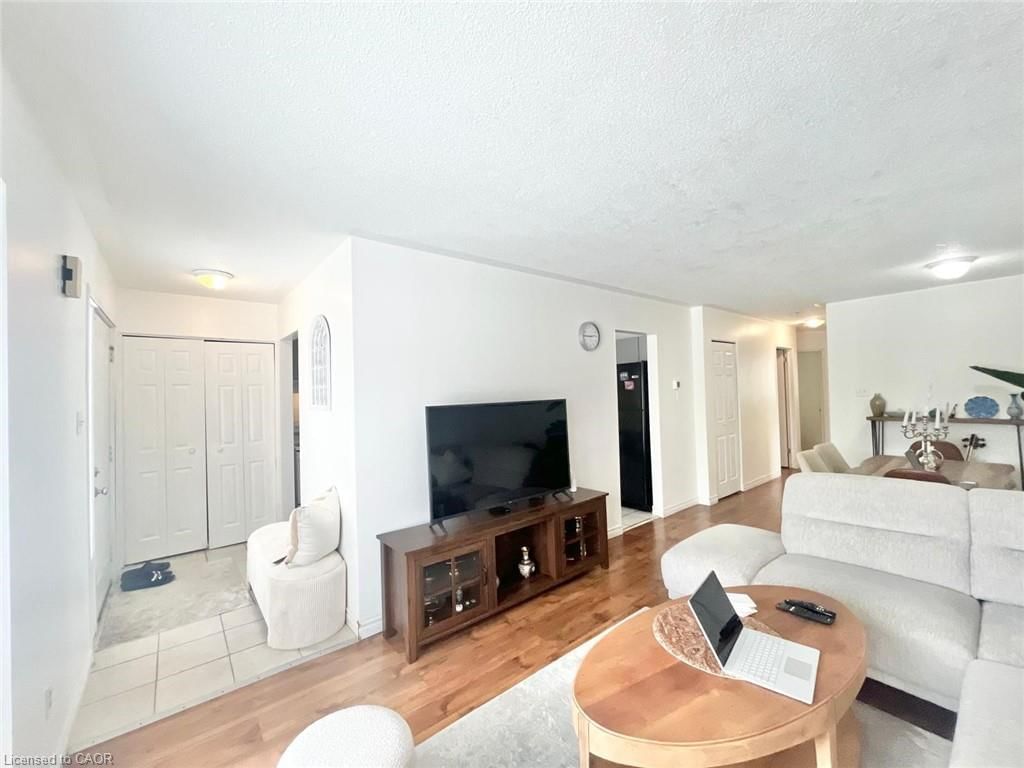 Single Family Residence for sale at 338 Fleming Drive, London, ON, N5V 4Y6 - East D - MLS: 40809393