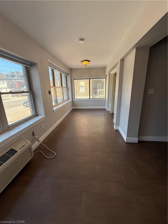 1 - 947 Main Street E