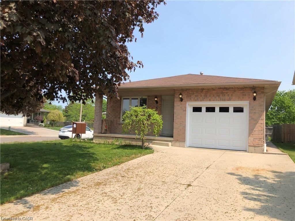 Single Family Residence for lease at Main-3 Lancer Court, Hamilton, ON, L9B 2B1 - Crerar/Barnstown - MLS: 40810799