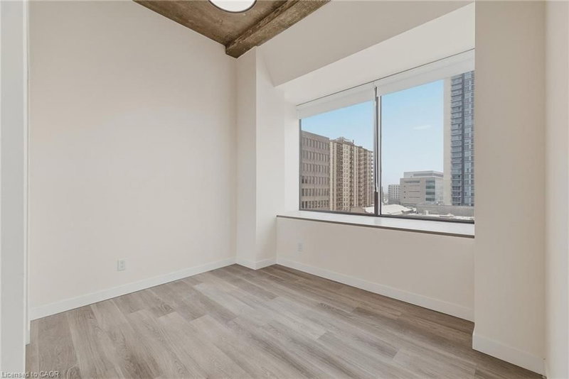 30 Duke Street W photo 4