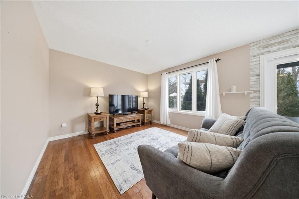 Single Family Residence for sale at 40 Mission Road, Brantford, ON, N3S 0A3 - Mission Estates - MLS: 40811695