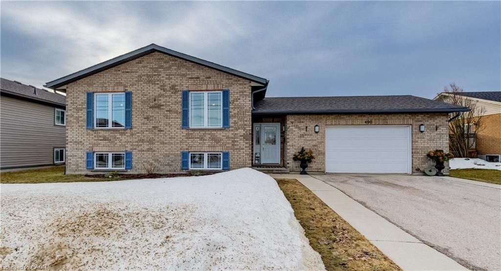 Single Family Residence sold at 490 King Street, Mount Forest, ON, N0G 2L2 - Mount Forest - MLS: 40811807