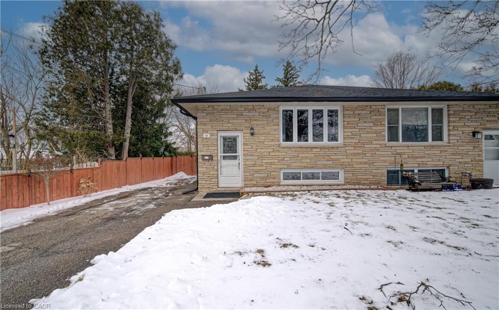 Single Family Residence sold at 10 South Street, Cambridge, ON, N1R 2N5 - Glenview, Lincoln, Oak - MLS: 40812634