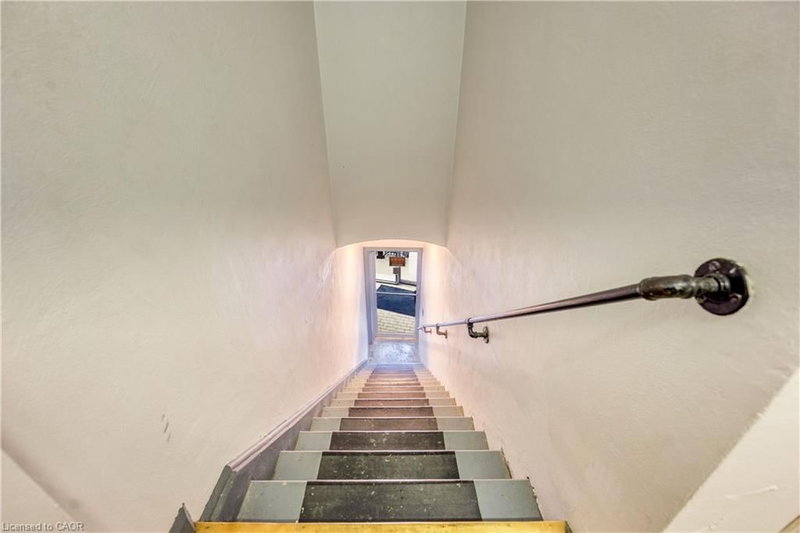 1 Upper - 1548 St. Clair Parkway