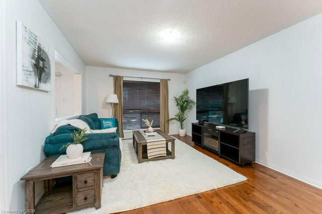 1134 Riddell Crescent