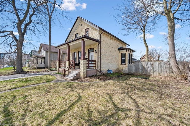 156 Wellington Street N