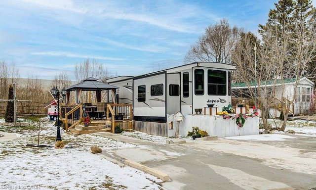 92 - 495856 10th Line