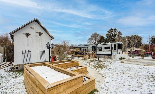 92 - 495856 10th Line