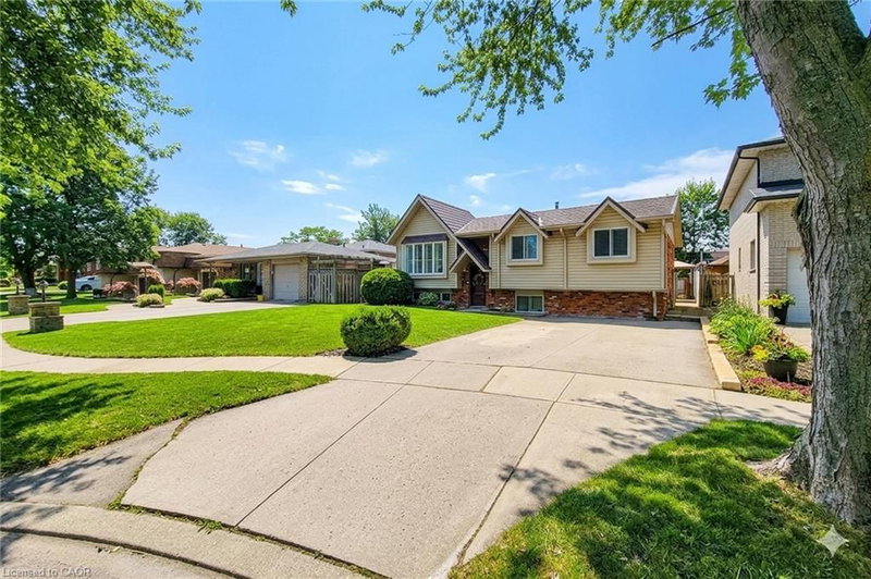 2 Ashwood Court